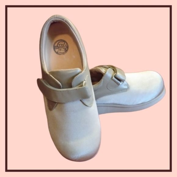 Dr Zen Therapeutic Orthotic Footwear - Picture 8 of 10